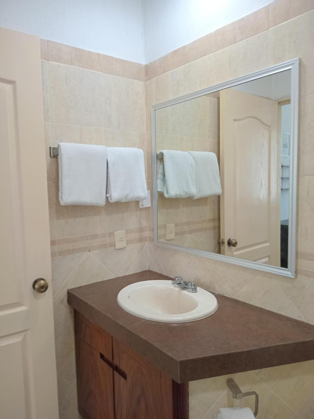 Banderas Suites Бусеріас Екстер'єр фото