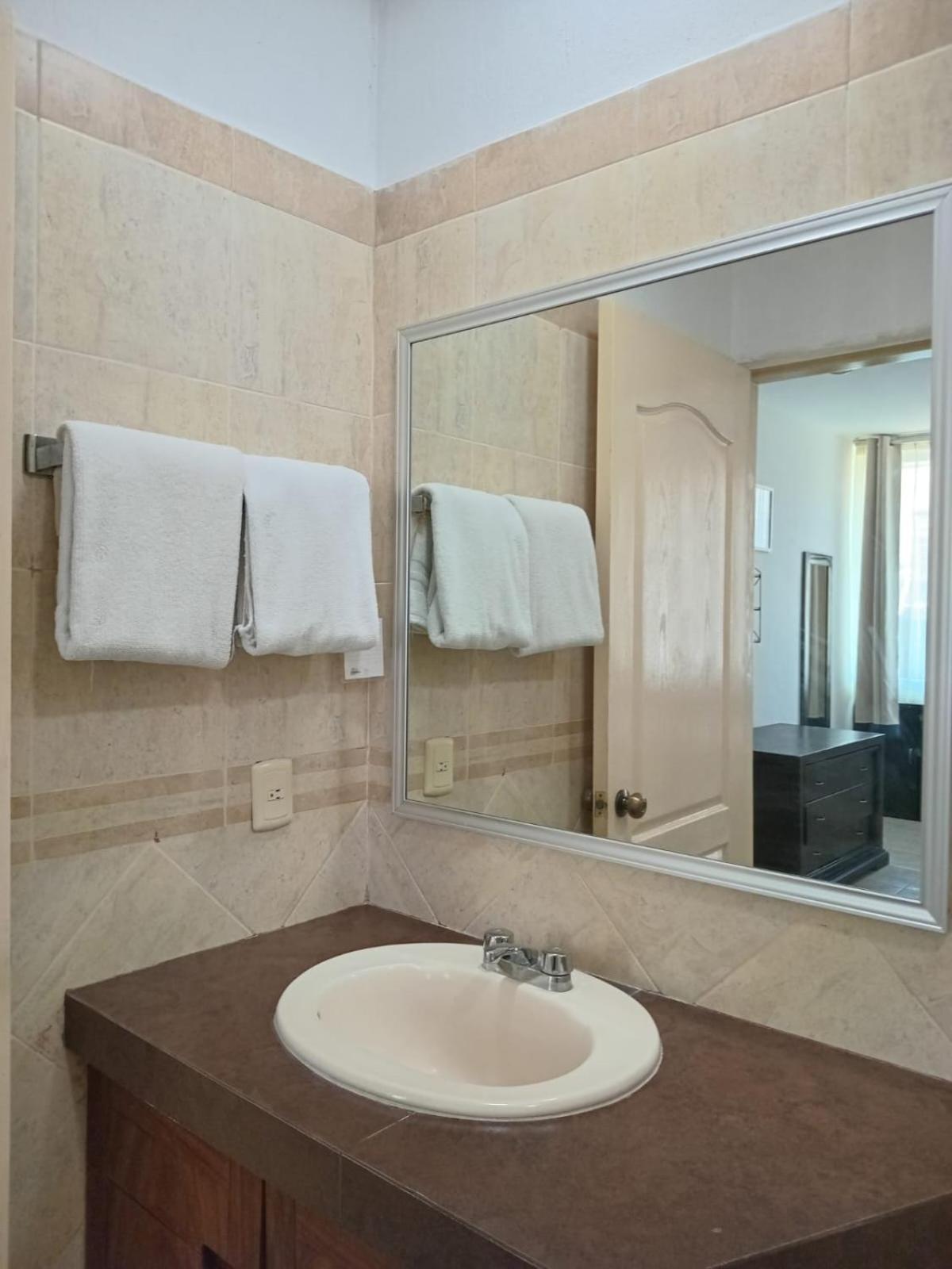 Banderas Suites Бусеріас Екстер'єр фото